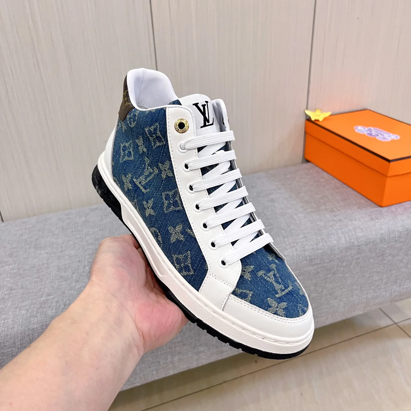 🚘🚘Factory batch 440💰👍[LV]🔥🔝Louis Vuitton, high-end men's shoe brand, official website 1:1 latest masterpiece: the upper is made of Italian official website original special technical cloth fabric 🔥Original comfortable and breathable lining ➕Original designated non-slip outsole 🔥Make walking more convenient and comfortable! An exclusive new model, a stunning work, a beautiful 1:1 replica [color] compared to the official quality! Create a fashionable personality to set off your uniqueness! A must-have for trendy men! 🔥, sizes: 38-44. color:.    2⃣️colors available🔥